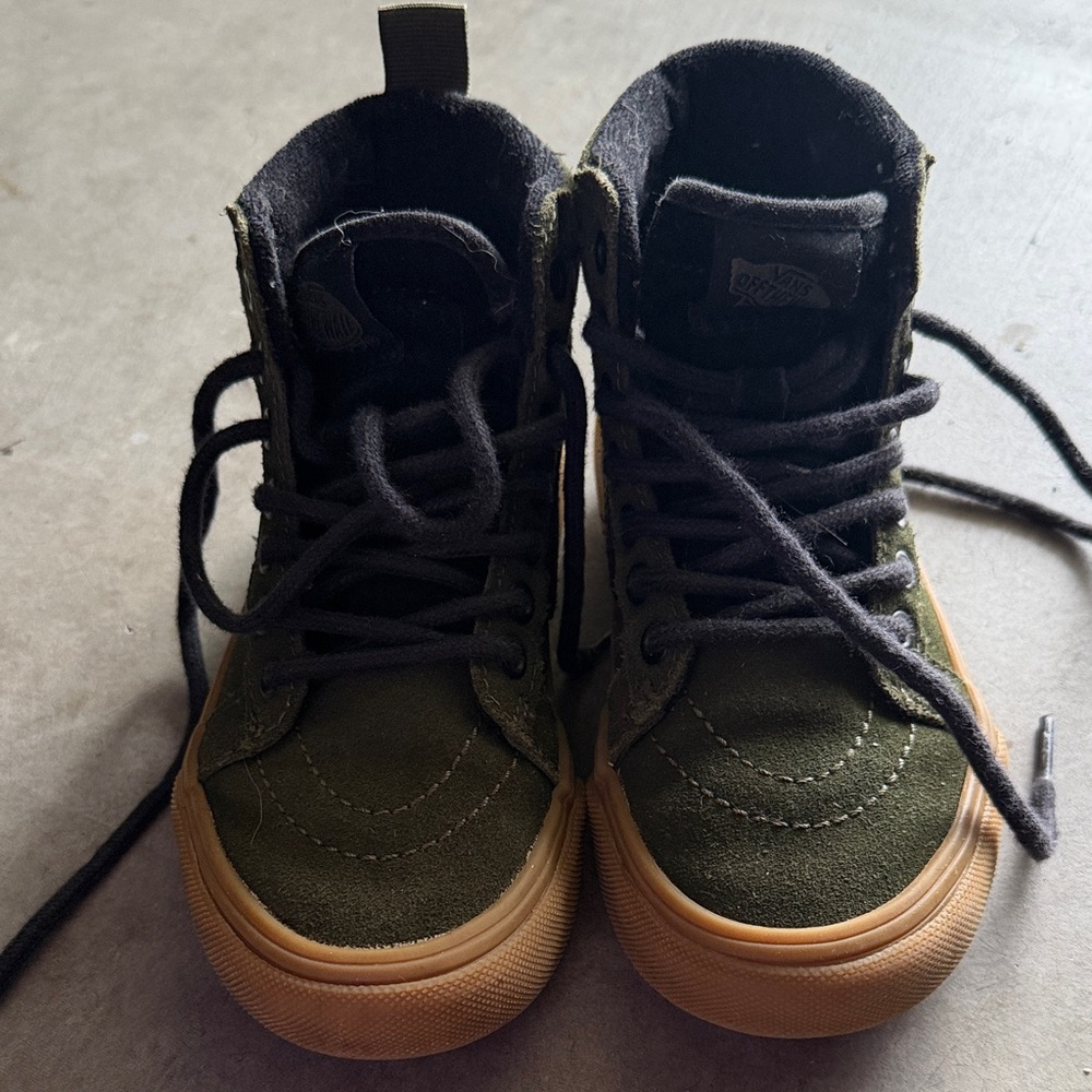 Boys vans MTE size 13.5 in great condition